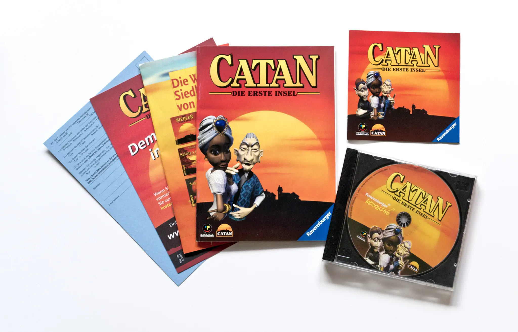 Photo of the content of Catan - Die erste Insel (1999, PC, DE) Photo of the content of Catan - Die erste Insel (1999, PC, DE); developed by Funatics Development GmbH, published by Ravensburger Interactive Media GmbH; Hi-res 3D box available at https://bigboxcollection.com