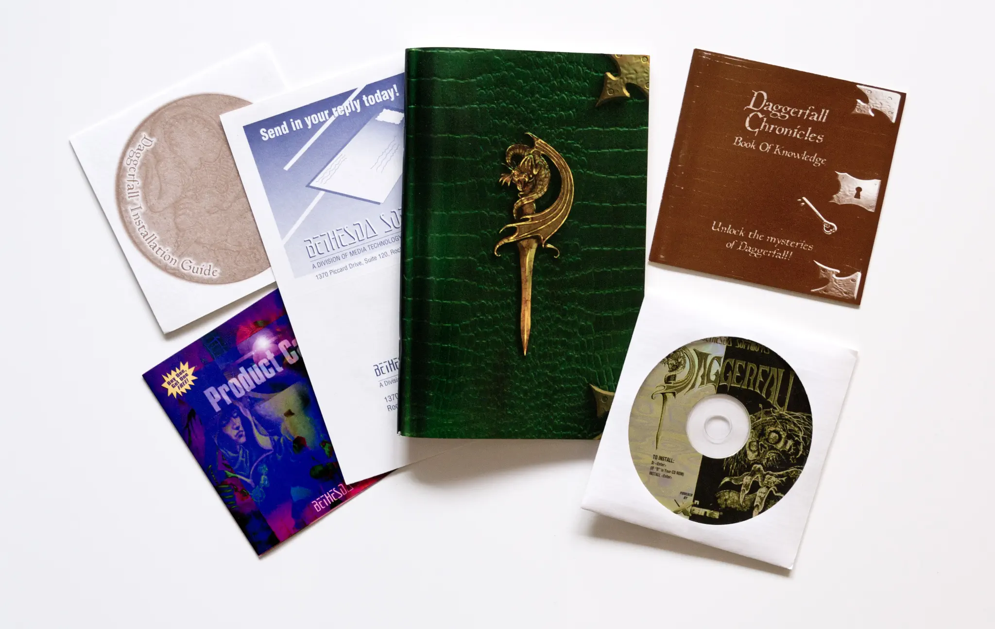 Photo of the content of The Elder Scrolls II: Daggerfall (1996, PC, EU, US Export); developed by Bethesda Softworks LLC, published by Bethesda Softworks LLC; Hi-res 3D box available at https://bigboxcollection.com