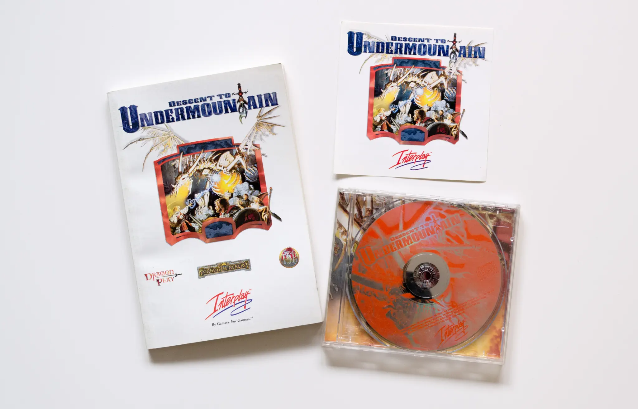 Photo of the content of Descent to Undermountain (1998, PC, DE); developed by Interplay Productions Ltd., published by Interplay Productions Ltd.; Hi-res 3D box available at https://bigboxcollection.com
