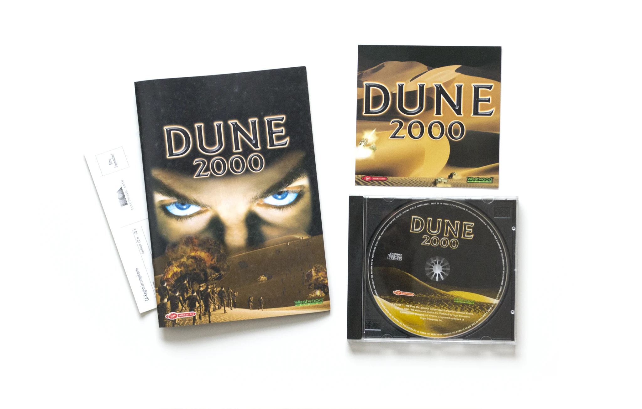 Photo of the content of Dune 2000 (1998, PC, DE); developed by Intelligent Games Ltd; Westwood Studios, Inc., published by Electronic Arts, Inc.; Hi-res 3D box available at https://bigboxcollection.com
