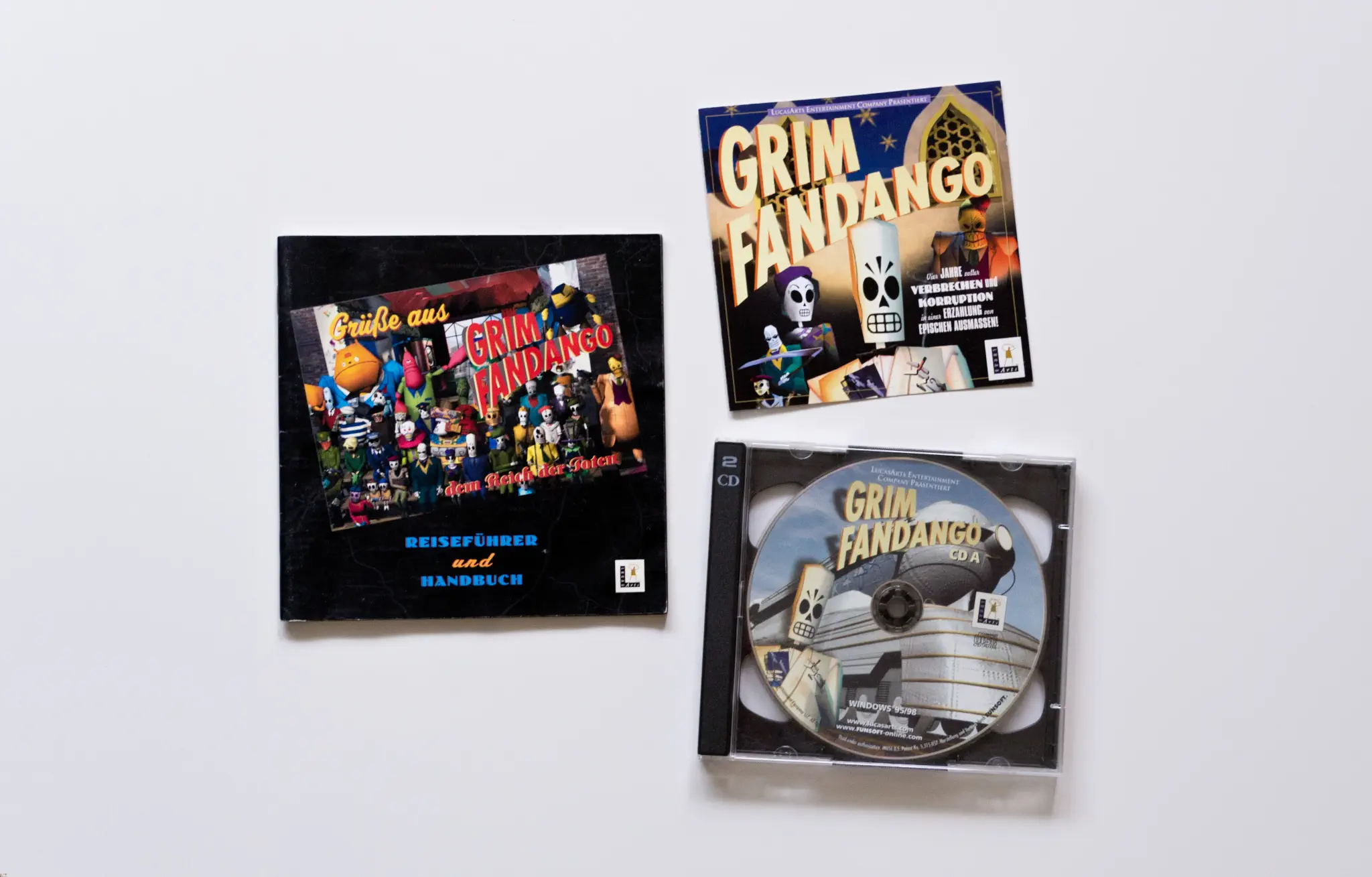 Photo of the content of Grim Fandango (1998, PC, DE) Photo of the content of Grim Fandango (1998, PC, DE); developed by LucasArts Entertainment Company LLC, published by LucasArts Entertainment Company LLC; Hi-res 3D box available at https://bigboxcollection.com