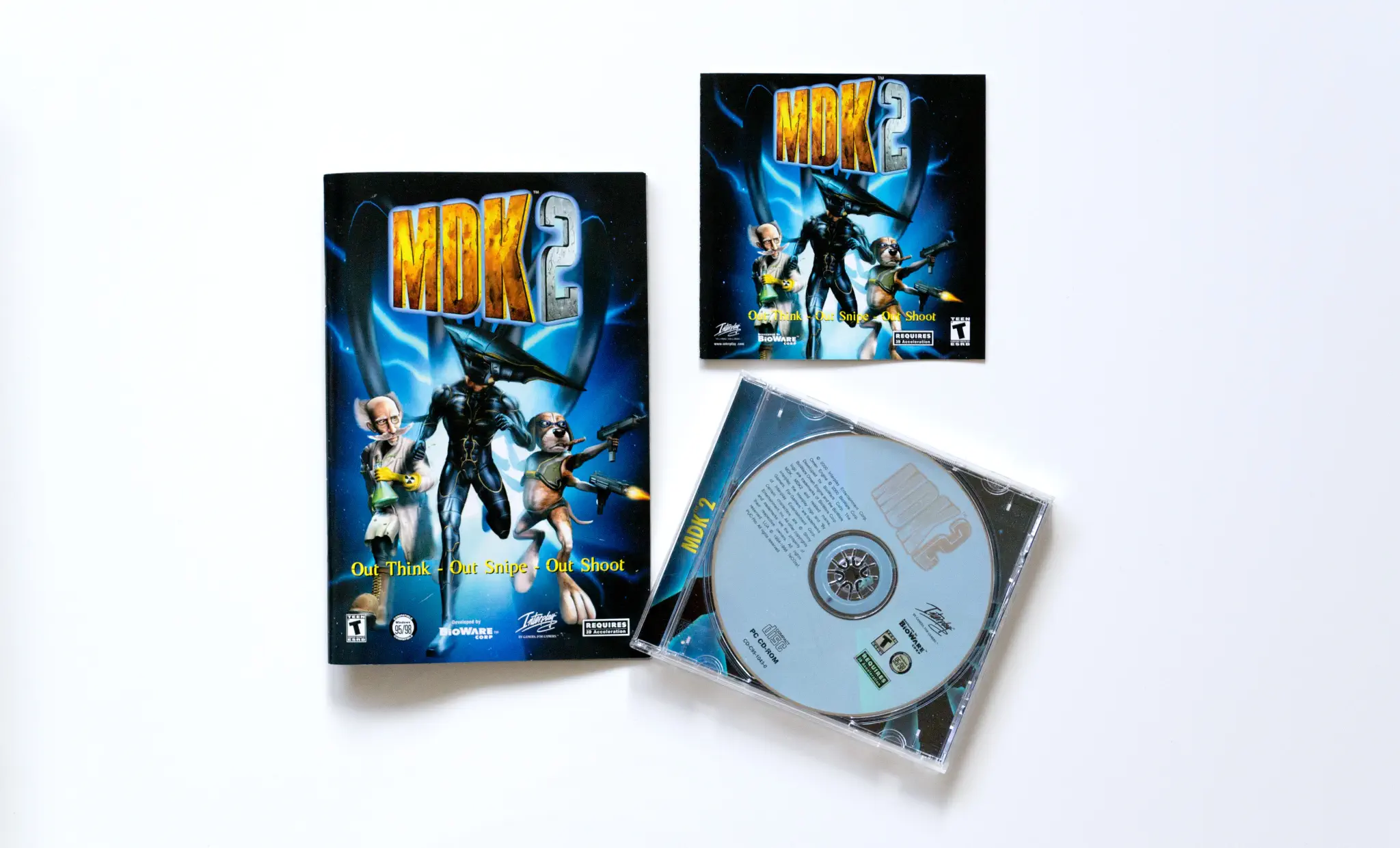 Photo of the content of MDK 2 (2000, PC, US); developed by BioWare Corporation, published by Interplay Entertainment Corp.; Hi-res 3D box available at https://bigboxcollection.com
