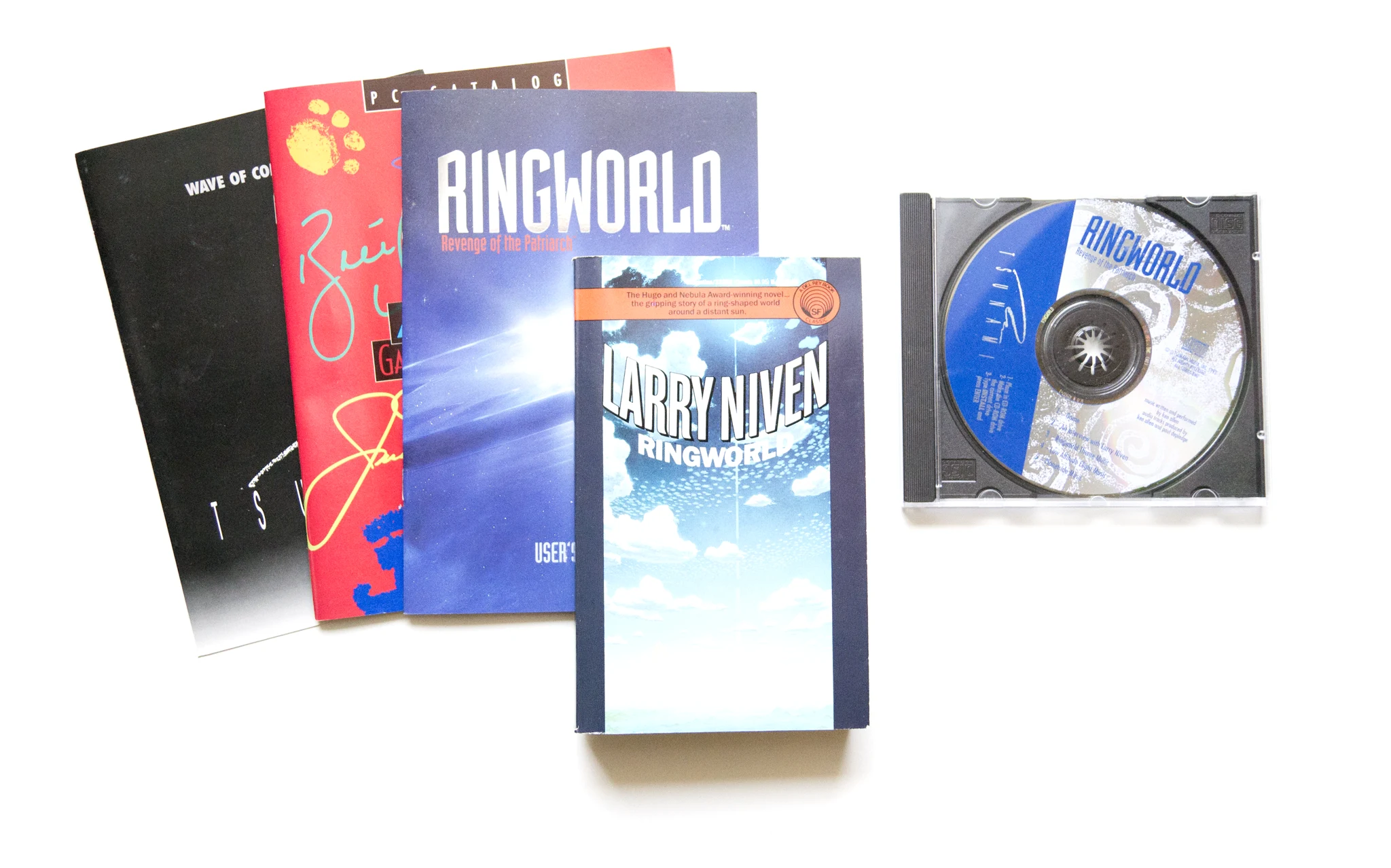 Photo of the content of Ringworld: Revenge of the Patriarch (1992, PC, US) Photo of the content of Ringworld: Revenge of the Patriarch (1992, PC, US); developed by Tsunami Media, Inc., published by Tsunami Media, Inc.; Hi-res 3D box available at https://bigboxcollection.com