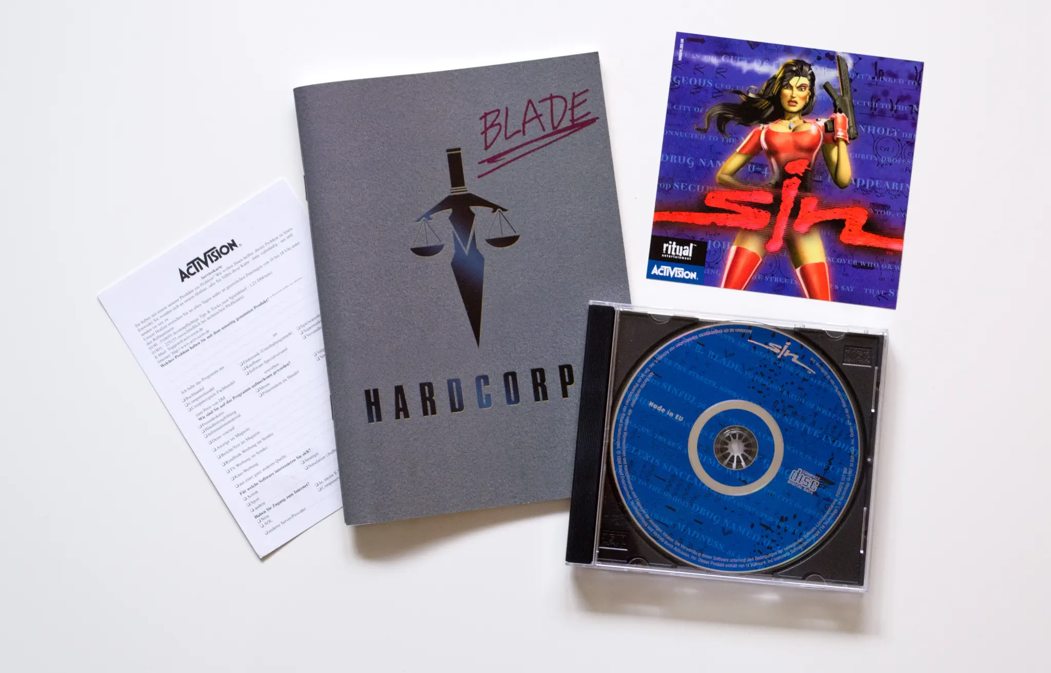 Photo of the content of SiN (1998, PC, DE); developed by Ritual Entertainment, published by Activision, Inc.; Hi-res 3D box available at https://bigboxcollection.com