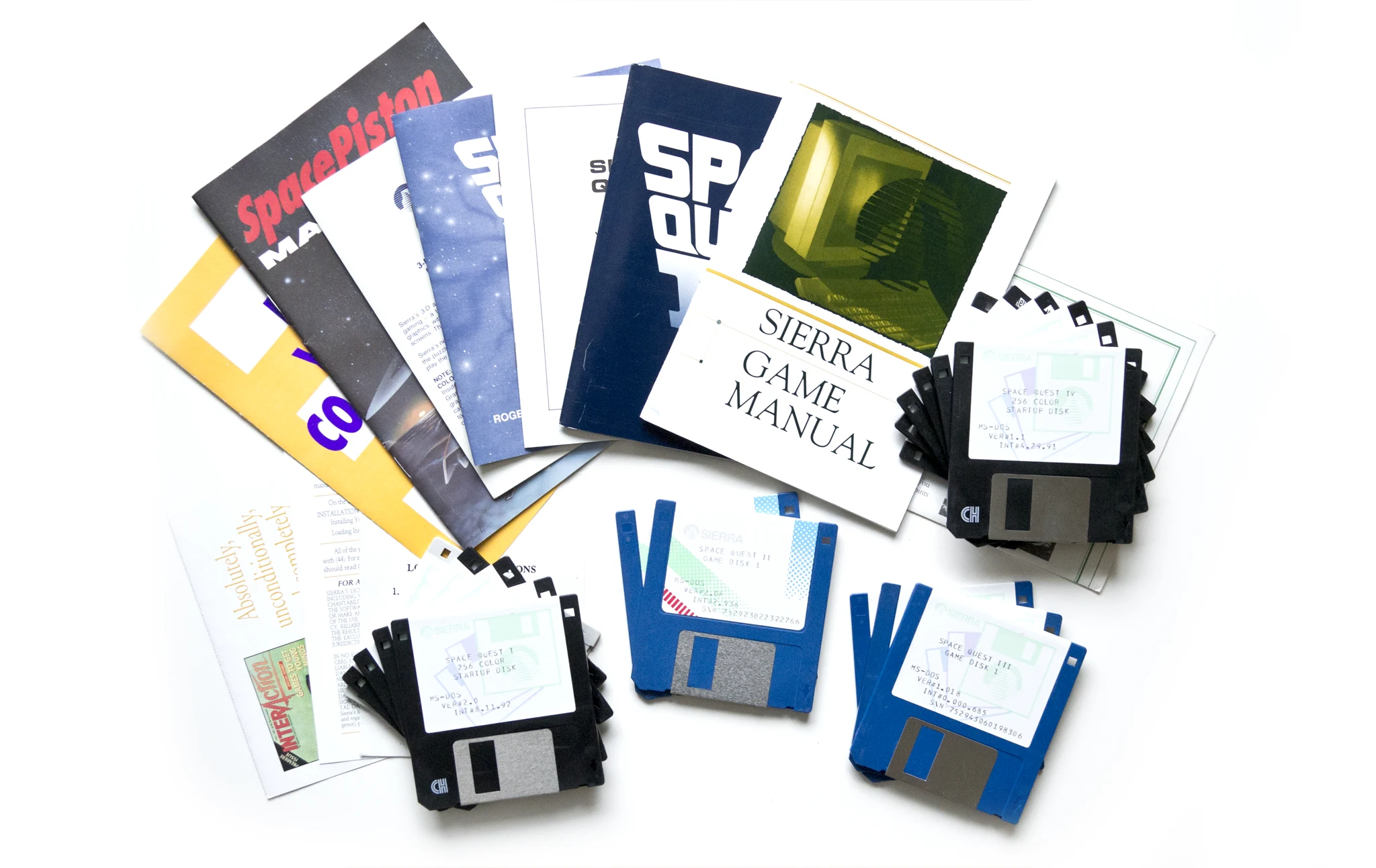 Photo of the content of The Space Quest Saga: Roger Wilco (1993, PC, US) Photo of the content of The Space Quest Saga: Roger Wilco (1993, PC, US); developed by Sierra On-Line, Inc., published by Sierra On-Line, Inc.; Hi-res 3D box available at https://bigboxcollection.com