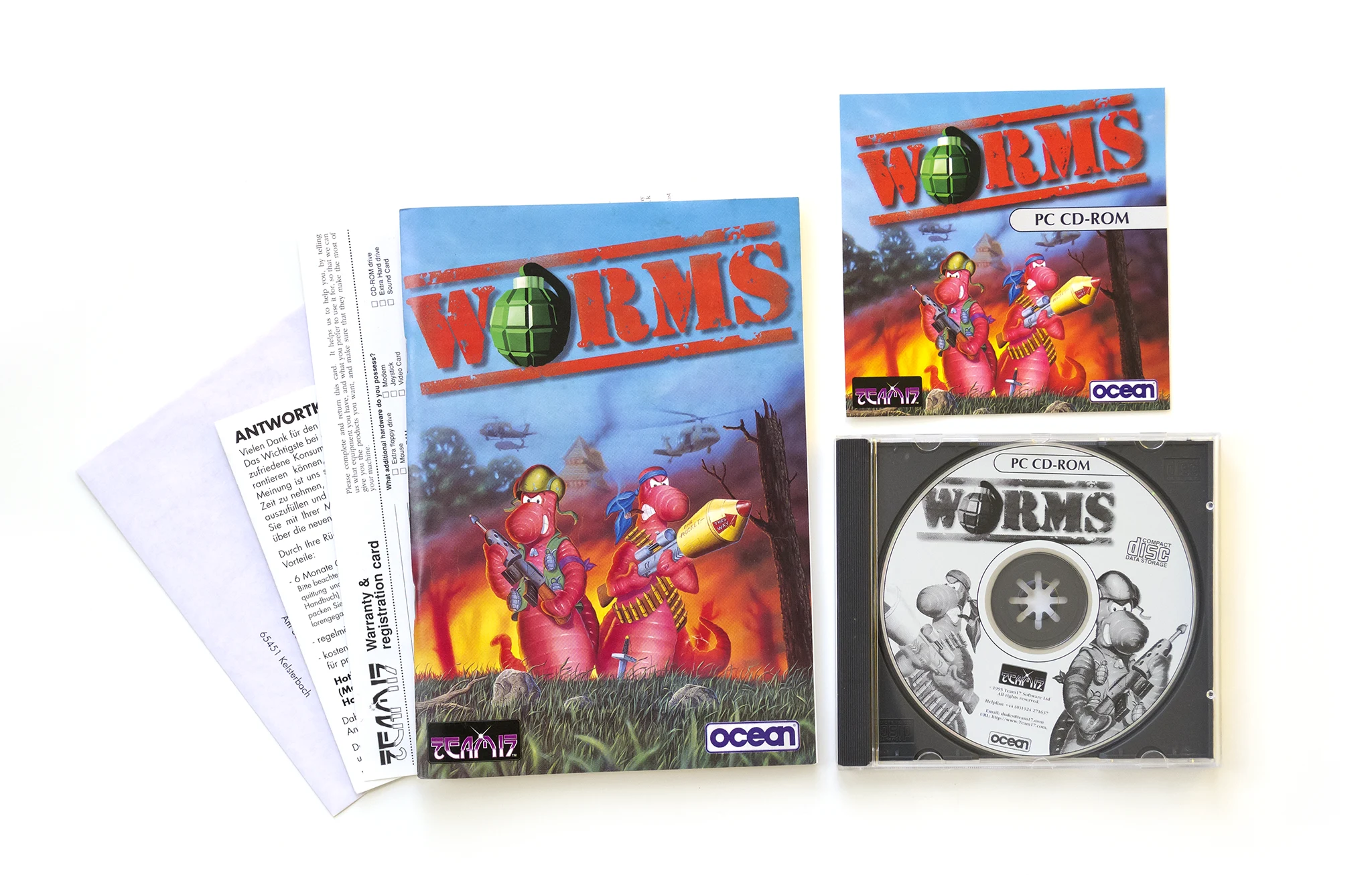 Photo of the content of Worms (1995, PC, EU); developed by Team17 Software Limited, published by Ocean Software Ltd.; Hi-res 3D box available at https://bigboxcollection.com