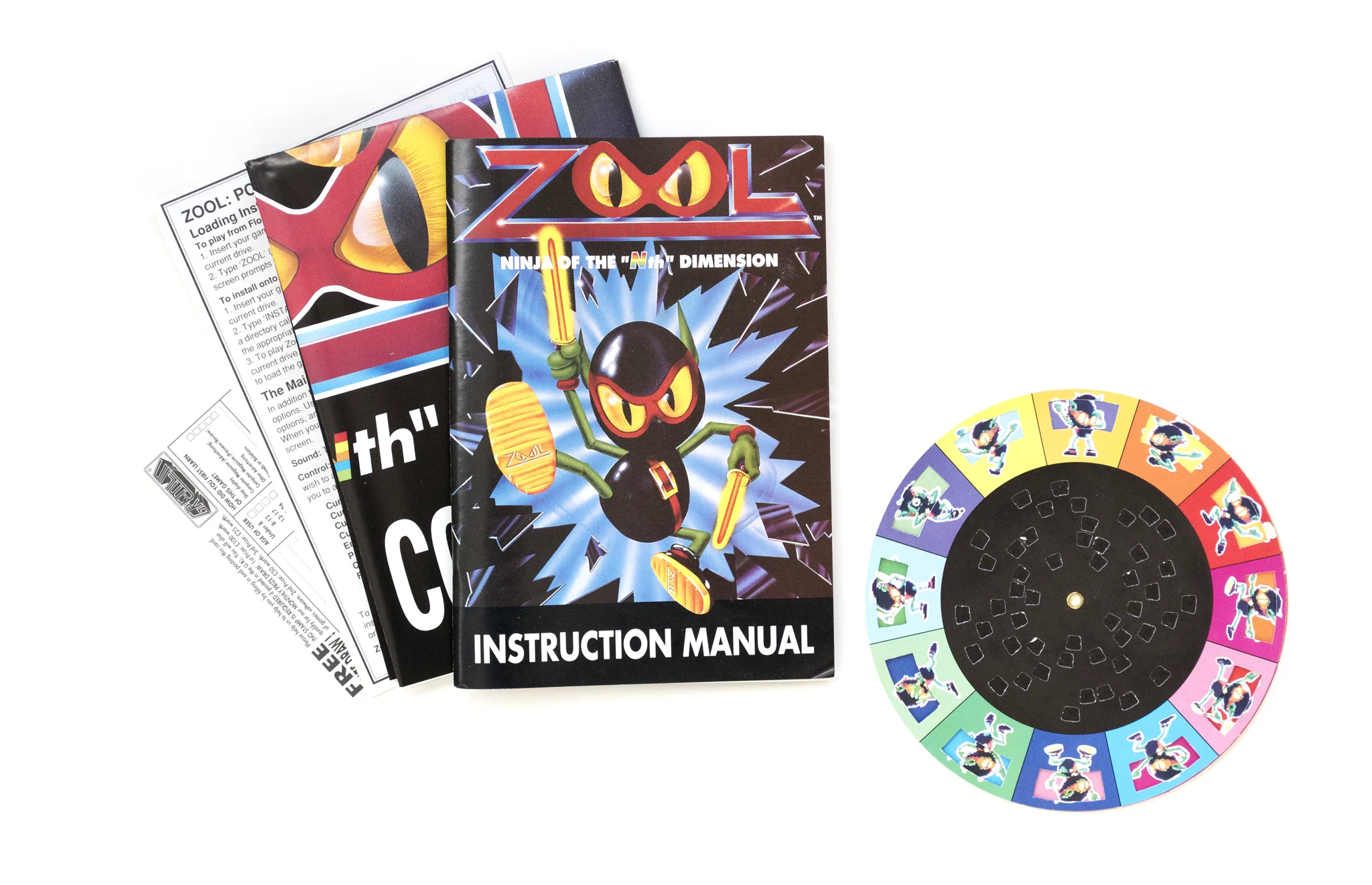 Photo of the content of Zool (1993, PC, EU) Photo of the content of Zool (1993, PC, EU); developed by Gremlin Graphics Software Limited, published by Gremlin Graphics Software Limited; Hi-res 3D box available at https://bigboxcollection.com